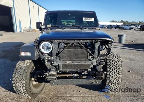 2021 Jeep Wrangler Unlimited Sport z USA, uszkodzony, nr VIN 1C4HJXDG4MW563376